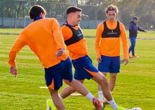 半岛体育娱乐-记者：阿尔瓦罗正常参加合练，首轮联赛应该是具备出场条件的